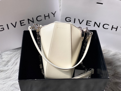 Givenchy-6e1d06d8